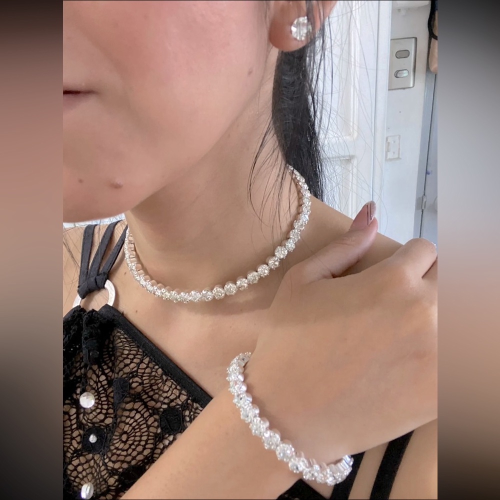 Amazing crystal 3 piece jewelry set, necklace, tennis bracelet & studs included
